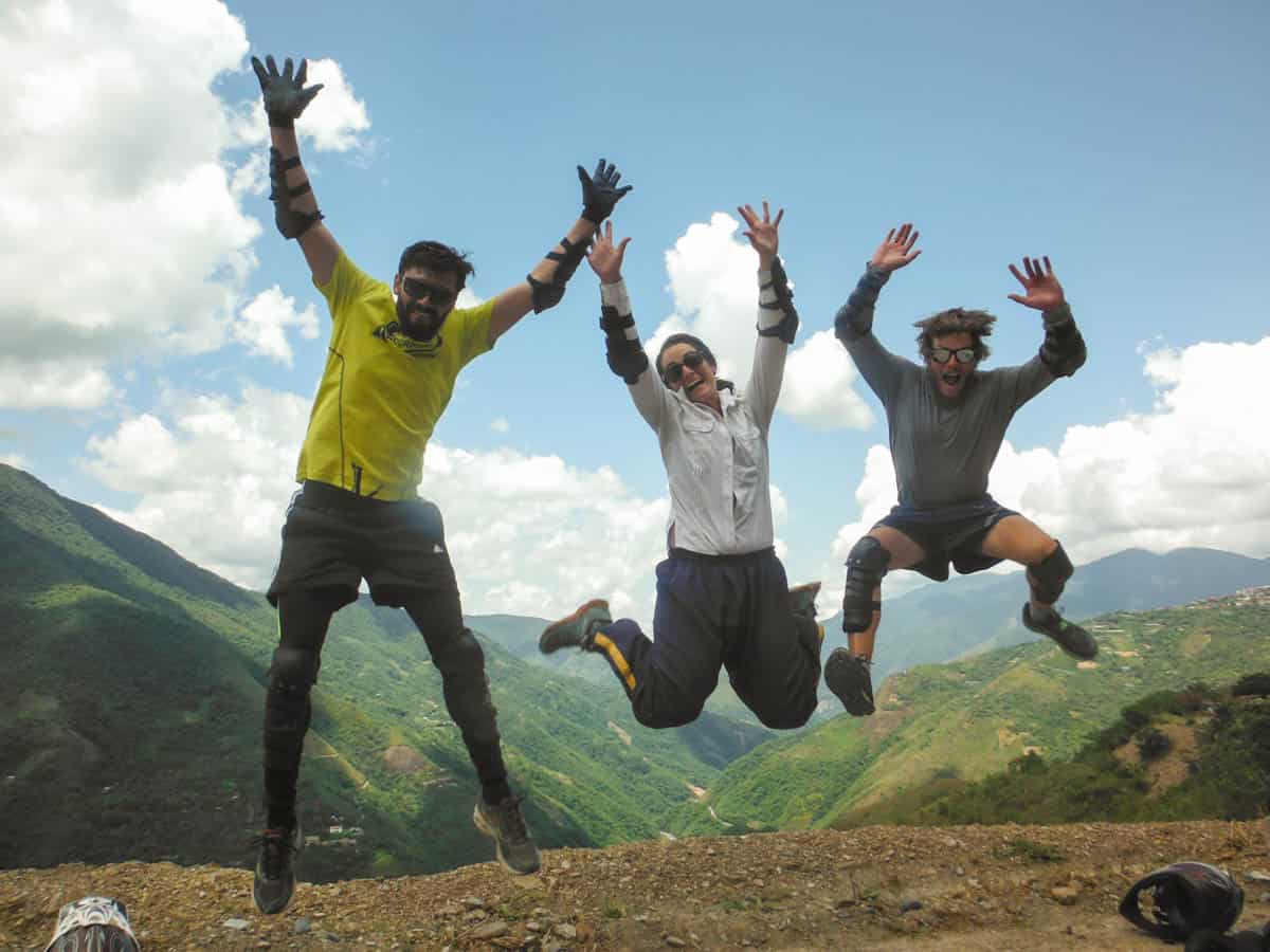 The people jump for photo