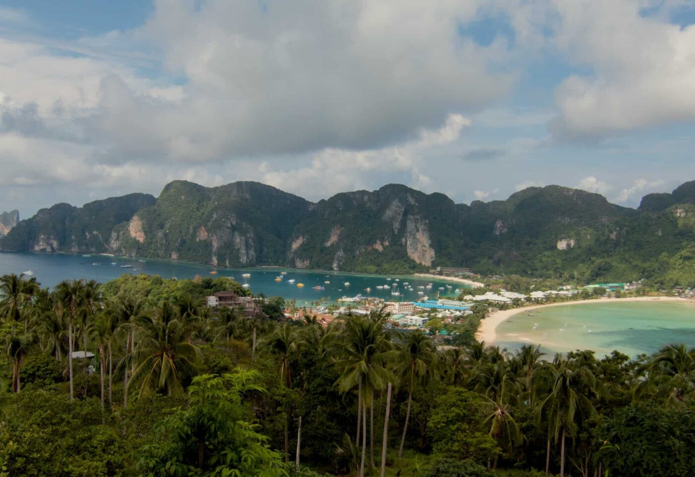 Thai-islands-join-together-with-city-in between.
