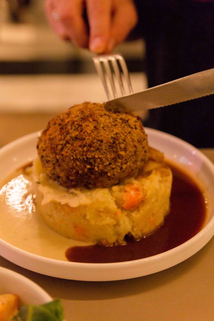 meatballs and stoemp, gravy, mashed potatoes, Balls and Glory, arboursabroad