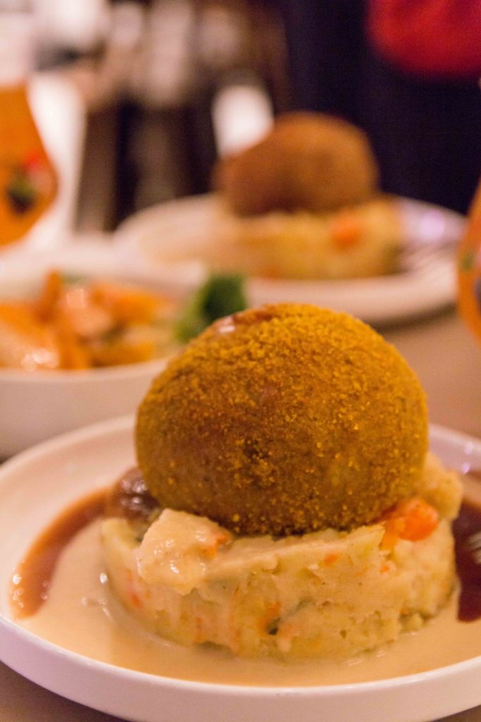 meatball and mashed potatoes, stoemp, Balls and Glory, Eating in Gent, Belgian food, arboursabroad, ghent food