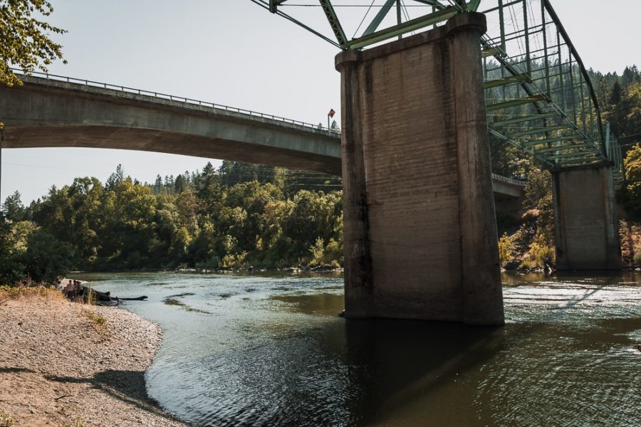 Robertson Bridge on the Rogue River, Two bridges and river