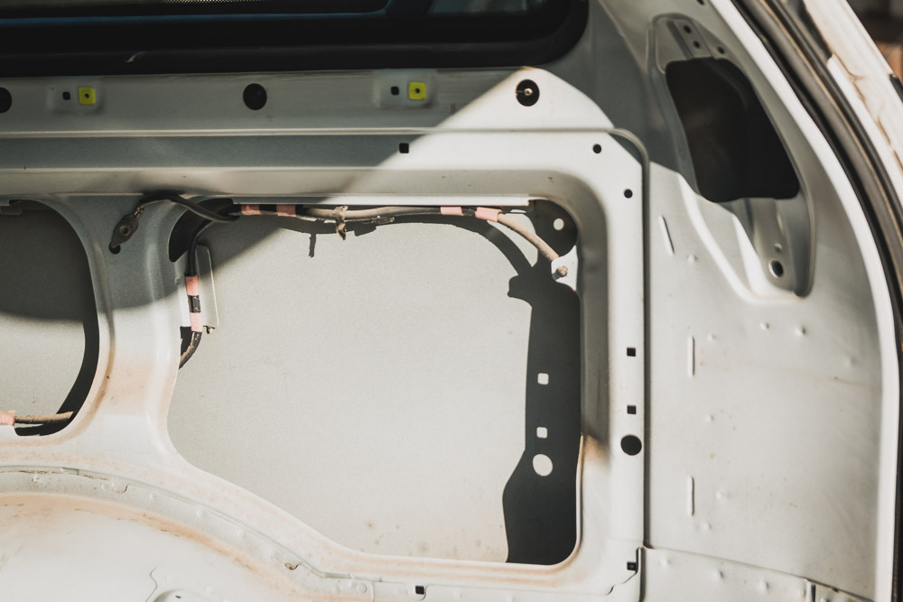 bare metal in minivan during wall conversion, arboursabroad, vantrails