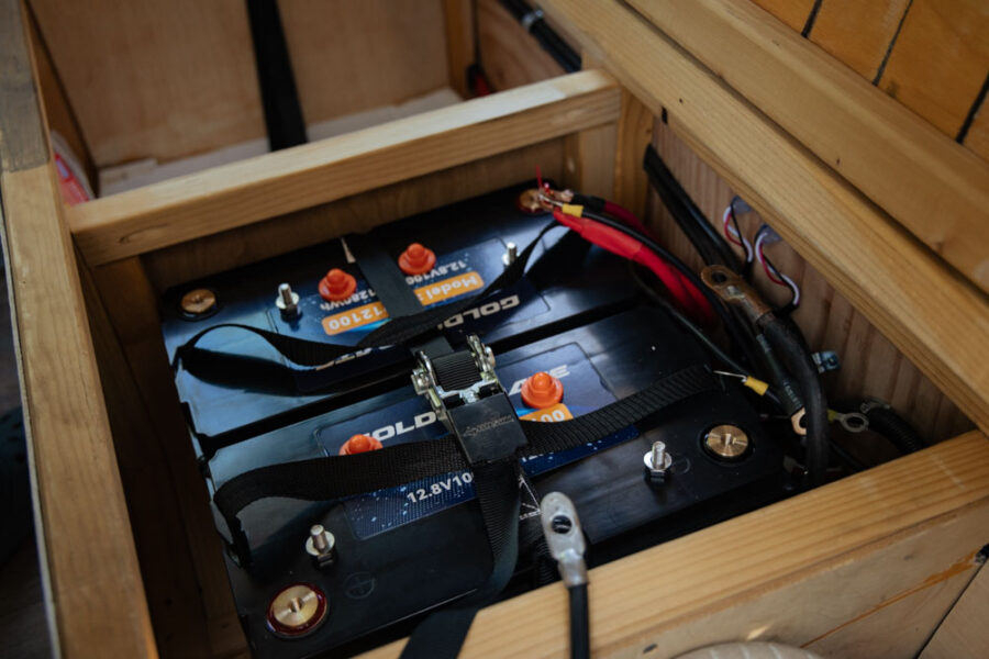 Connecting two batteries to make one mega battery, vanlife
