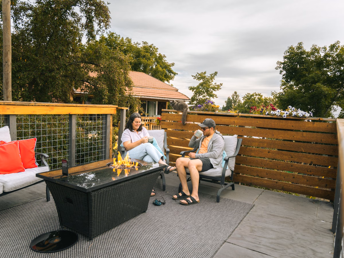 Heather and Jason from ArboursAbroad relaxing on the outdoor patio at Kokanee Inn in Joseph, Oregon with their cat.